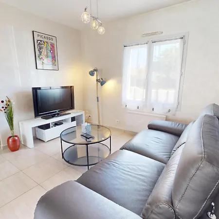 Prázdninový dům Palm Cornue Avec Piscine Privative Saint-Gilles-Croix-de-Vie