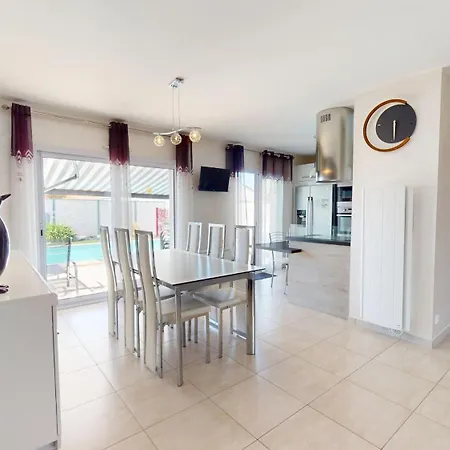 Palm Cornue Avec Piscine Privative *