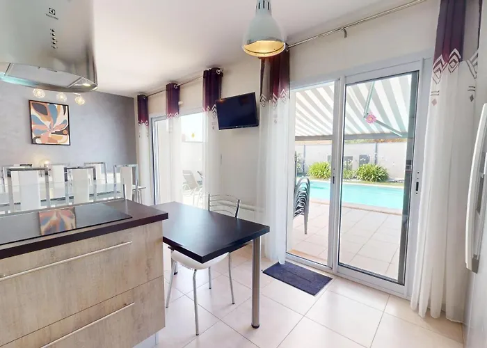 Palm Cornue Avec Piscine Privative Semesterbostad Saint-Gilles-Croix-de-Vie